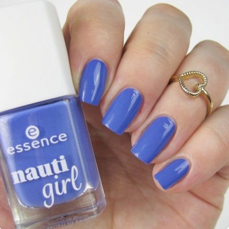 essence nauti girl Trend Edition Swatches: Limited Edition im maritim Look. Nagellack: oh captain, my captain