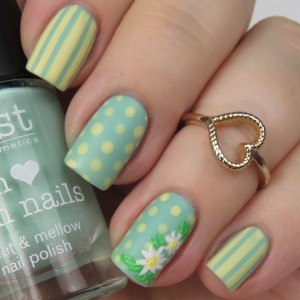Einfaches Vintage Nageldesign mit Gänseblümchen