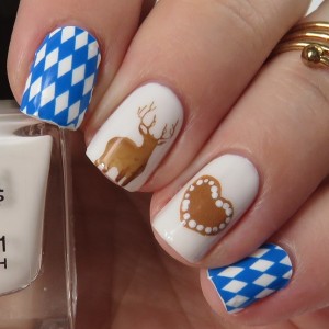 Oktoberfest Nails: Passend zum Oktoberfest in München gibt es ein Nageldesign im Bavarian Style zu sehen.
