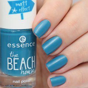 essence the beach house nail polish 04 splish splash Swatch
