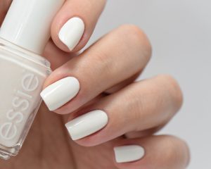 essie Sommer 2016 Limited Edition: viva antigua - essie coconut cove Off White Nagellack Swatches